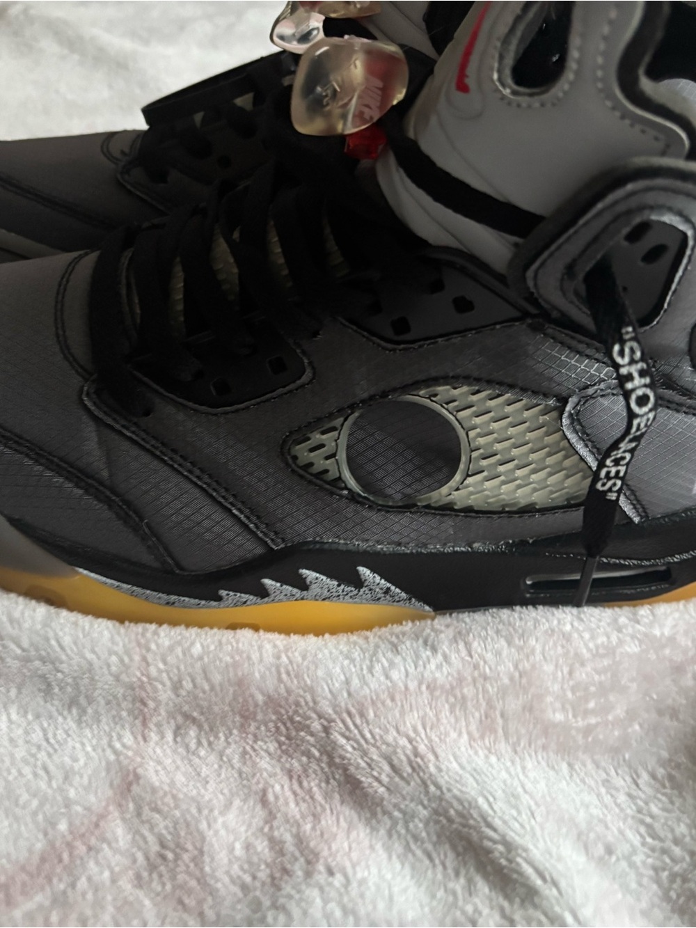 Nike Men's Black and Gray Sneakers with Gum Sole